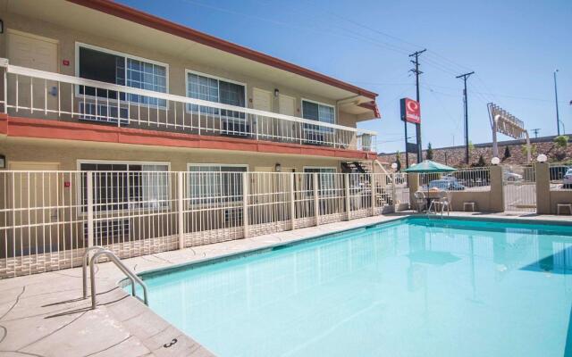 Super 8 by Wyndham Albuquerque Downtown