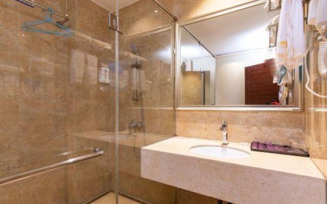 Ostar Holiday Hotel