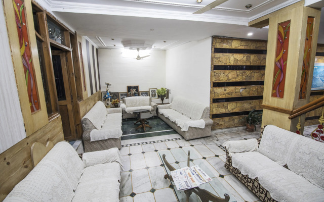 WOWSTAYZ Hotel Sahiwa