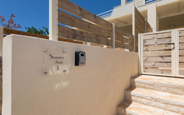 Senses Suite Tria in Dassia
