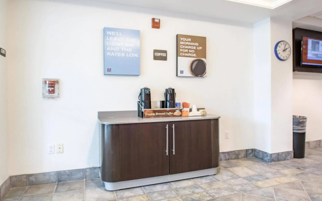 Motel 6-Portland, OR - North
