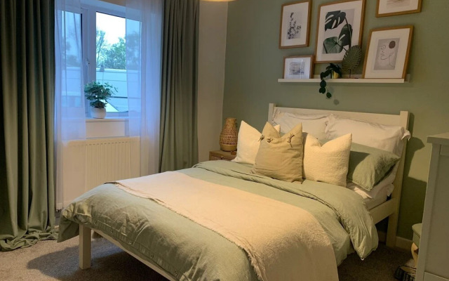 Impeccable 3-bed Bungalow Near Launceston