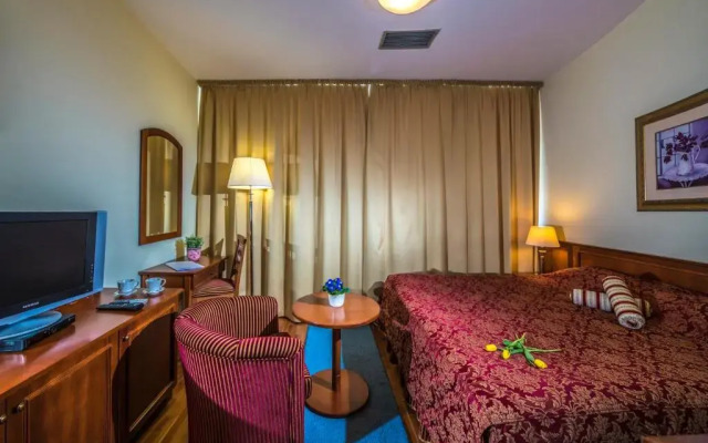 Forest Hills Biohotel & Golf
