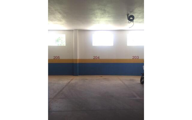 2 QUARTOS em CONDOMÍNIO TRANQUILO com PISCINA Estacionamento coberto  PARQUINHO para CRIANCAS - Cozinha Completa, VENTILADO, nascente, AR CONDICIONADO  800m da praia do PORTO DAS DUNAS e BEACH PARQUE - Ceará