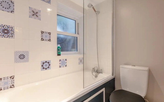 Spacious 1 Bedroom Garden Flat Near King's Road