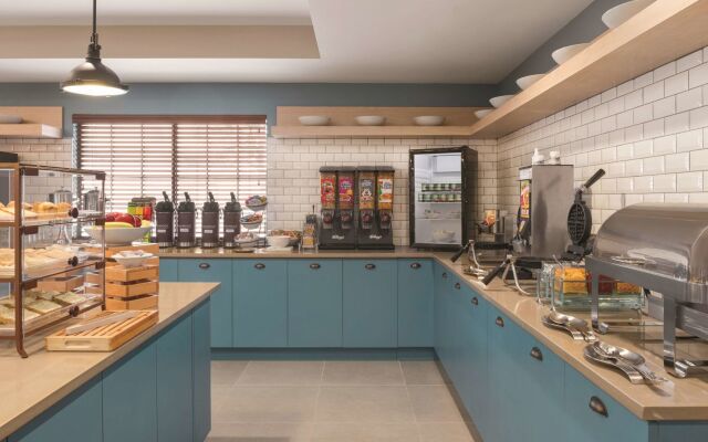 Country Inn & Suites by Radisson, Hoffman Estates, IL