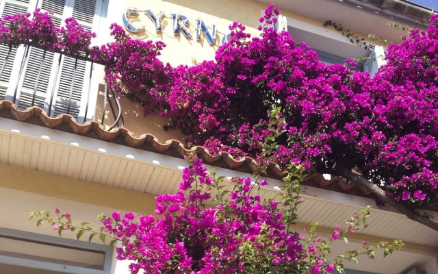 Hotel Cyrnos