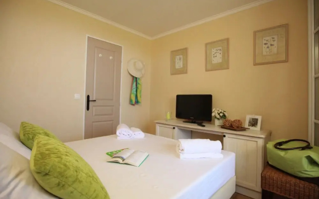 Lovely apartment in the beautiful fortified town Grimaud