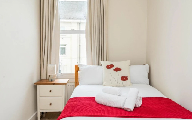 Spectacular 2BD Flat in Shepherds Bush