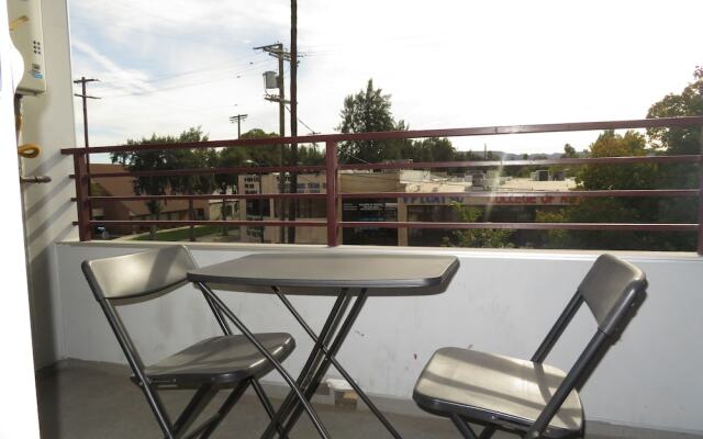 Fully Furnished Apartments near CSUN