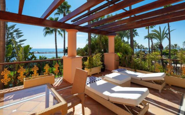 Cubo's Luxury Beach Front Duplex Puerto Banús