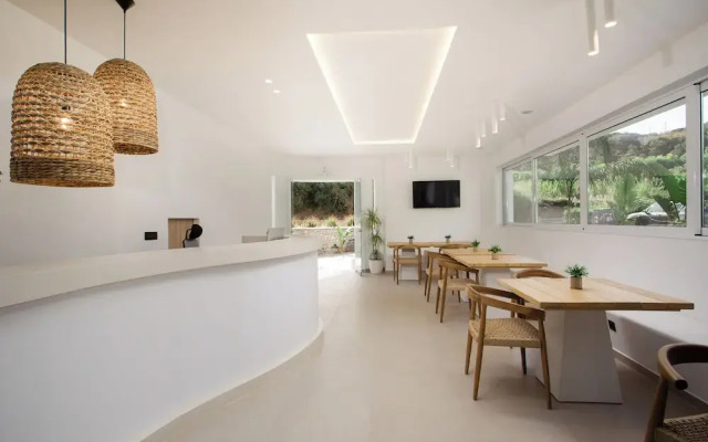 Stay Helios - Aparts & Pool Suites