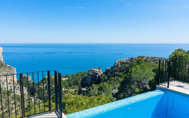 Villa With Sea Breeze Charm