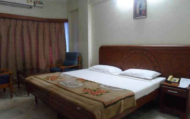Hotel PLR Grand