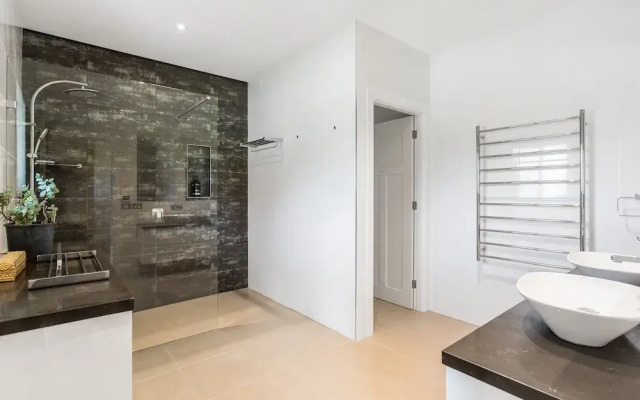 Your Luxury Escape - Midgen Flat