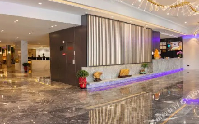 Paco Hotel (Guangzhou North Railway Station Huacheng Road Metro)