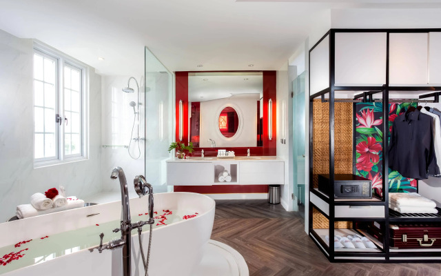 La Seine Hotel