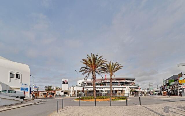 Albufeira Central 1 by Homing