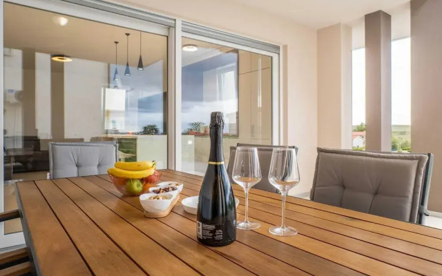 Spacious Povljana Apartment With Sea View and Terrace