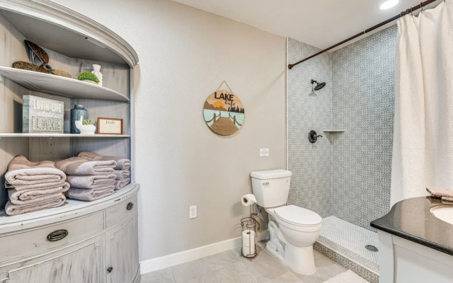 Seguin Riverfront Retreat: Fishing Dock + Kayaks!