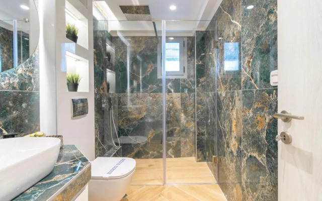 SithoniaRS Luxury Ground Floor Apartment With Private Garden