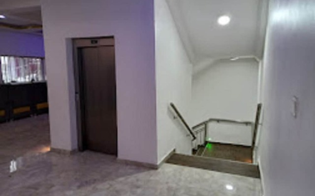 Time Oak Hotel and Suites Royale