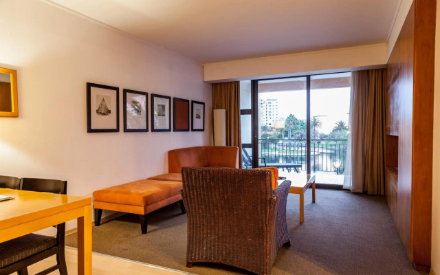 Island Club Hotel & Apartments