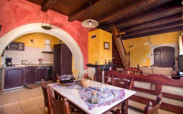 Red Villa - Fliskouni - 1 Bedroom Maisonette