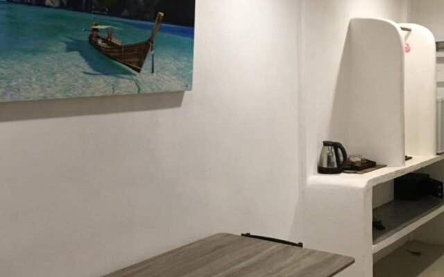 La Marina Khlong Nin Beach