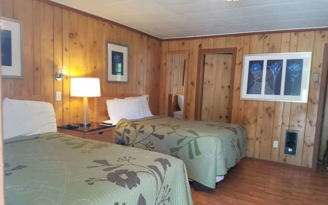 Seven Dwarfs Motel and Cabins