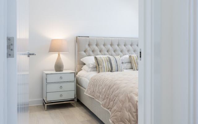 Modern, Brand New Townhouse in Bath