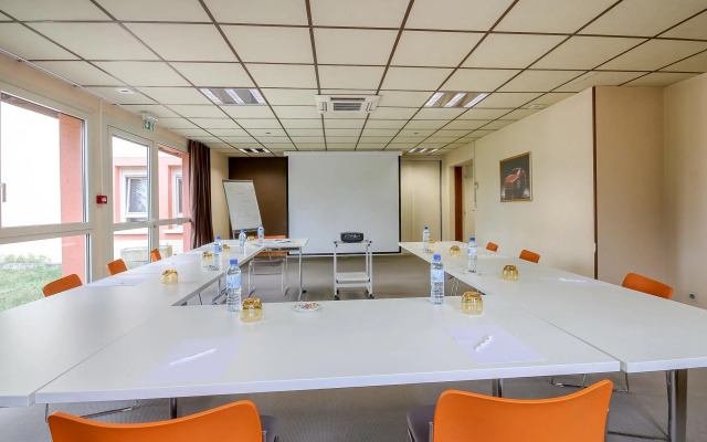 Brit Hotel Les Evens