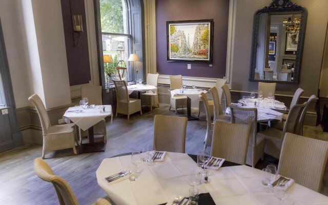 White Hart Hotel & Apartments