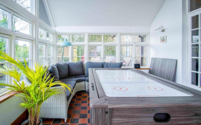 The Old Rectory - 5 Bedroom Holiday Home - Llanedi