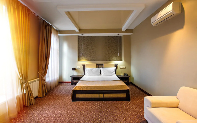 Metropol Hotel