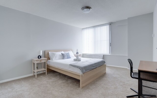 Wonderful Apt Crystal City with Gym