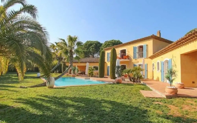 Vibrant Holiday Home With Private Pool