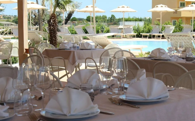Poseidon Swim & Restaurant Aparthotel