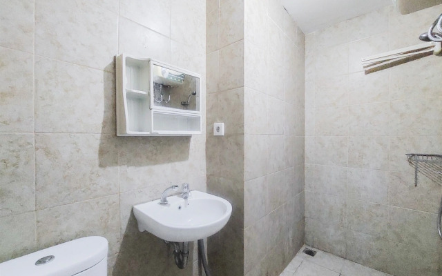 Cozy And Nice Studio At Great Western Apartment