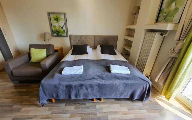 Studio Świętokrzyska Warsaw by Renters