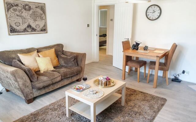 Broad Street Iconic Beauty