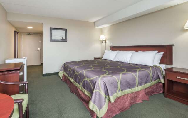 Super 8 by Wyndham Mississauga