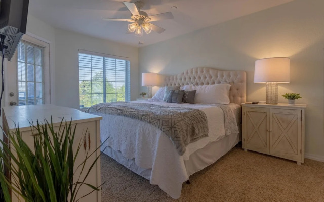 Afternoon Delight 2 Bedroom Condo by Redawning