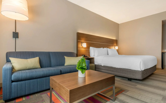 Holiday Inn Express & Suites Ruskin by IHG