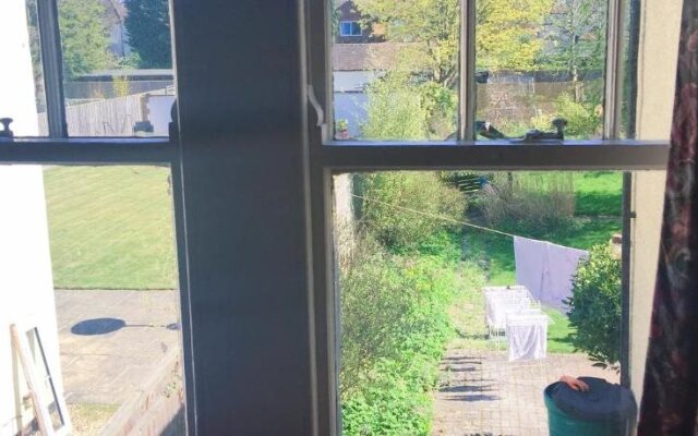 Hollybush Guest House