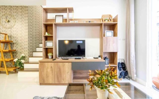 3BRs Townhouse near BigCCentre/Int.School