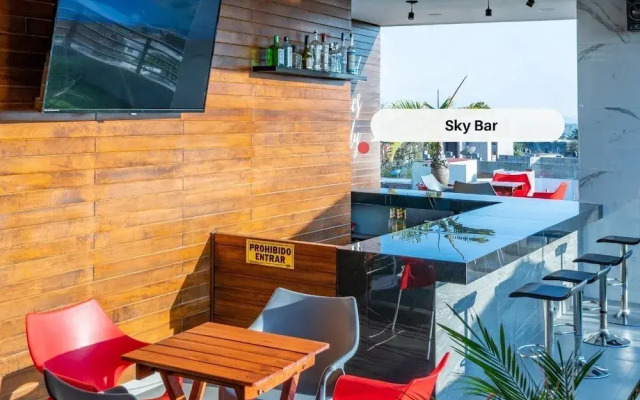 Loft with Pools and Rooftop Sky Bar