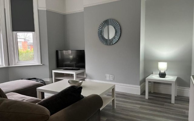 Entire spacious 4 bedroom apartment in Bournemouth
