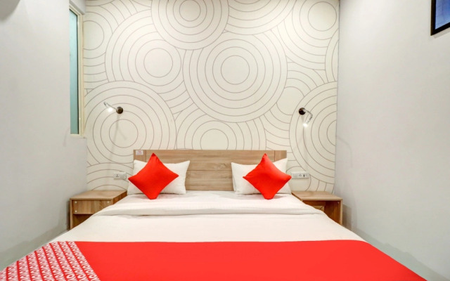 OYO 79898 Grand Hotel