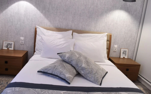 Alpinia Deluxe Apt Must